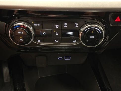 New 2026 Chevrolet Trax LT w/ LT Convenience Package FWD image 13