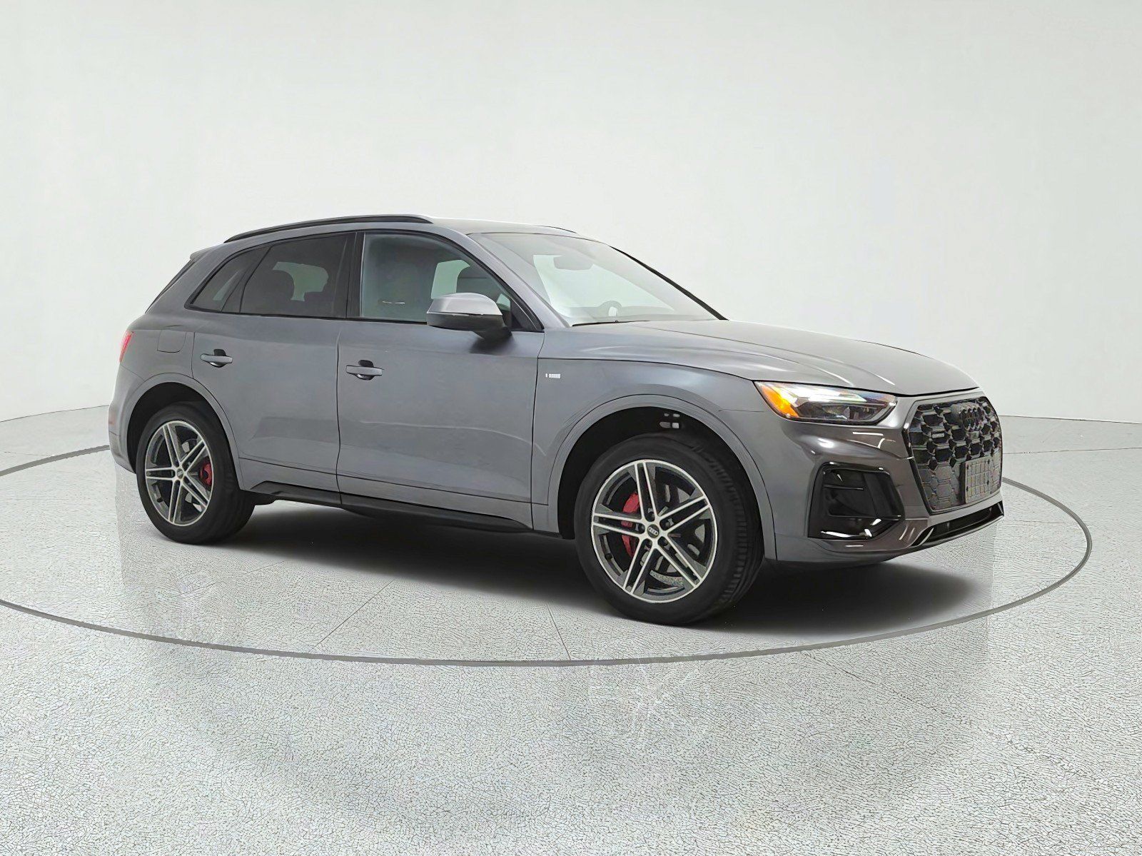 Used 2024 Audi Q5 e Premium Plus w/ Premium Plus Package AWD/4WD image 3