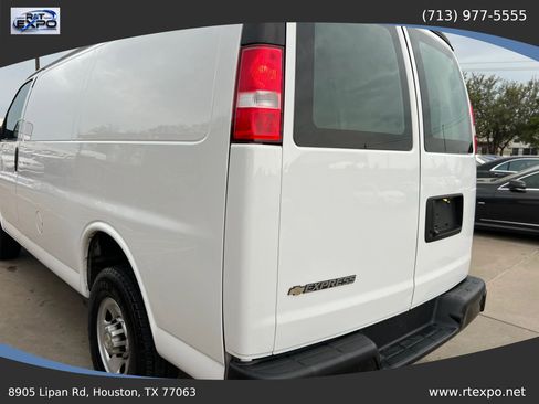 Used 2021 Chevrolet Express 2500 w/ Driver Convenience Package RWD image 17