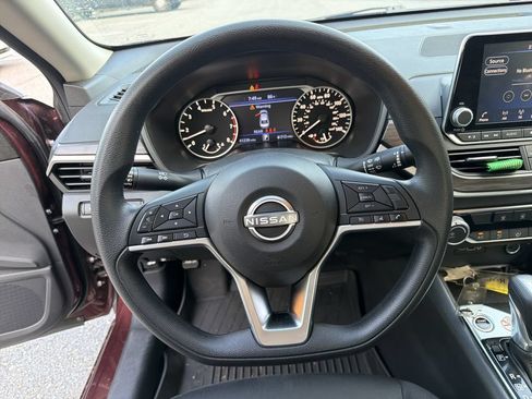 Used 2025 Nissan Altima 2.5 SV FWD image 23
