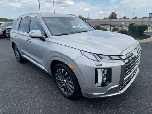 Used 2024 Hyundai Palisade Calligraphy image 3
