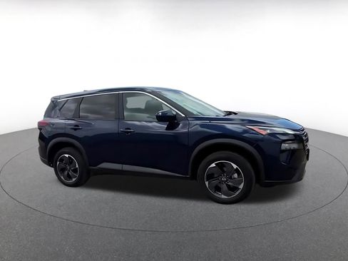 Used 2025 Nissan Rogue SV FWD image 2