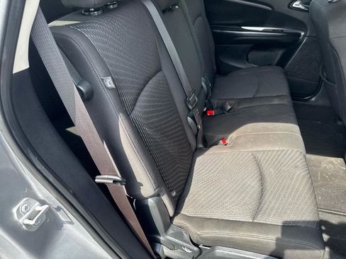 Used 2017 Dodge Journey SE w/ Flexible Seating Group image 9