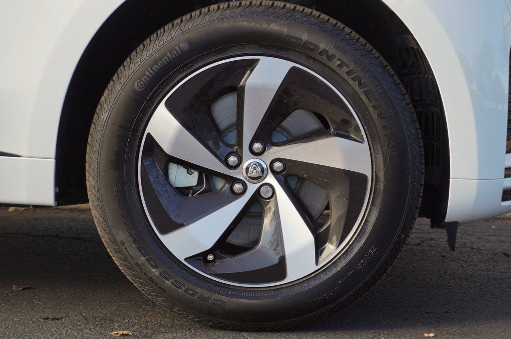 Used 2025 Jaguar F-PACE R-Dynamic S AWD/4WD image 7