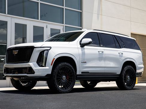 Used 2025 Cadillac Escalade V AWD/4WD image 7