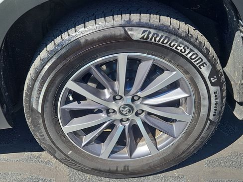 Used 2019 Toyota Highlander XLE AWD/4WD image 28