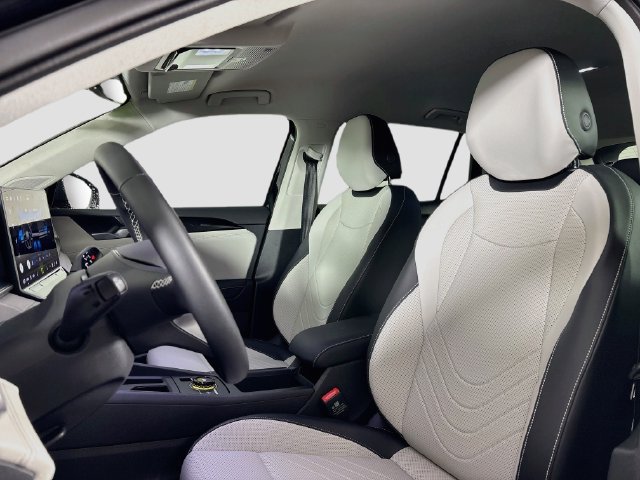 Certified 2025 Volkswagen Tiguan SE FWD image 20