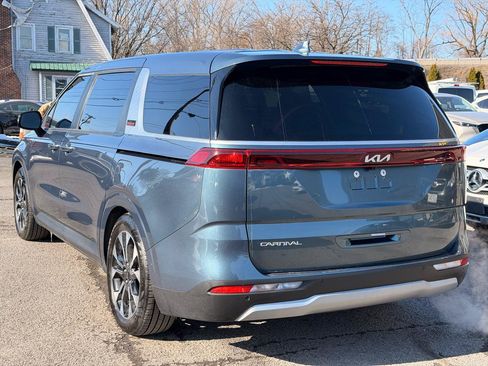 Used 2024 Kia Carnival EX FWD image 8