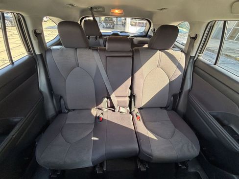 Used 2025 Toyota Highlander LE image 45