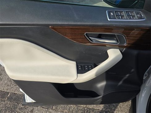 Used 2017 Jaguar F-PACE Prestige image 17