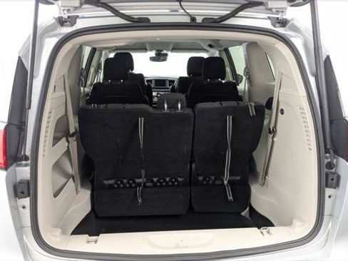 Used 2023 Chrysler Voyager LX FWD image 18