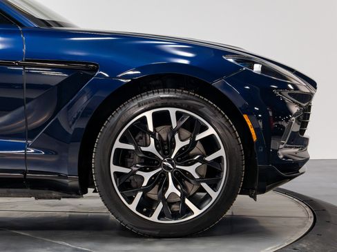 Used 2021 Aston Martin DBX image 19