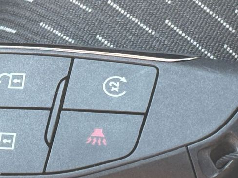 Used 2025 Chevrolet Equinox LT image 25