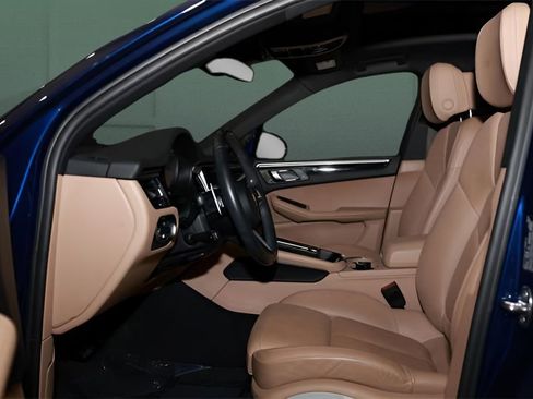 Used 2023 Porsche Macan Base w/ Premium Package Plus image 12