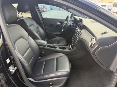 Used 2018 Mercedes-Benz GLA 250 image 14