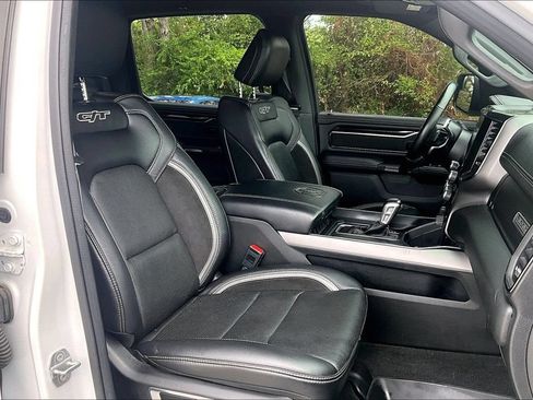 Used 2022 RAM 1500 Laramie AWD/4WD image 9