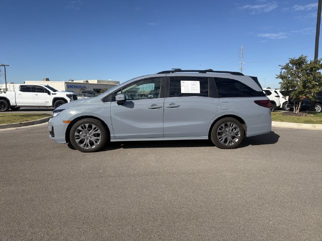 Used 2025 Honda Odyssey Touring image 2