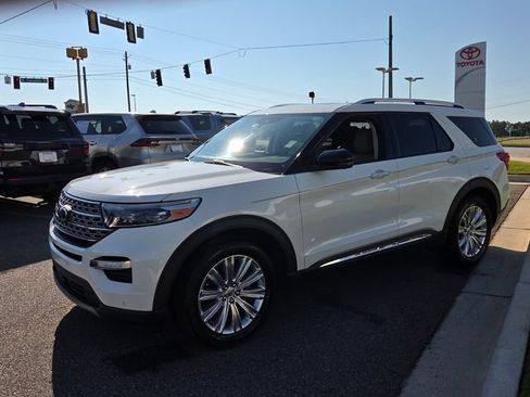 Used 2023 Ford Explorer Limited w/ Limited Technology Package RWD image 3