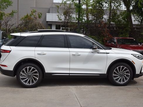 New 2026 Lincoln Corsair Reserve image 5