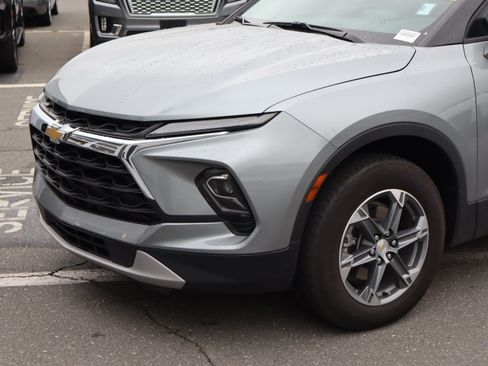 Used 2025 Chevrolet Blazer LT w/ Convenience Package FWD image 6