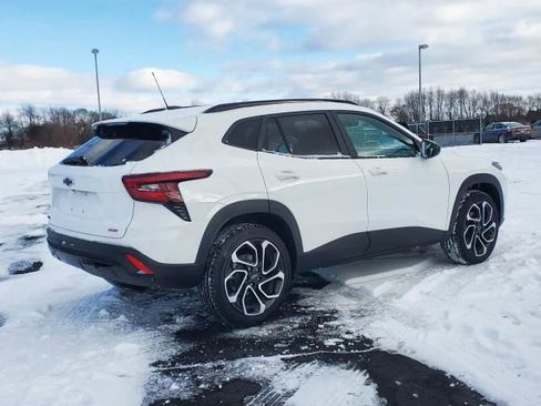 New 2026 Chevrolet Trax RS w/ Sunroof Package image 4