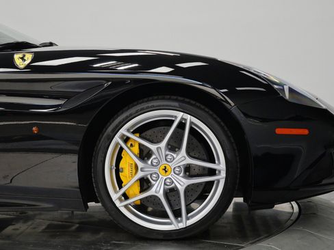 Used 2015 Ferrari California T RWD image 52
