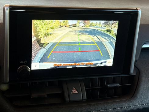 Used 2025 Toyota RAV4 LE AWD/4WD image 19