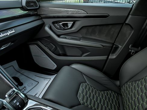 Used 2024 Lamborghini Urus S AWD/4WD image 44