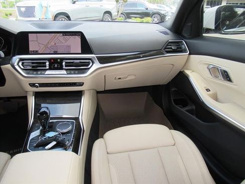 Used 2022 BMW 330i Sedan w/ Driving Assistance Package image 14