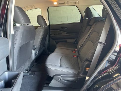 Certified 2025 Nissan Pathfinder S FWD image 16
