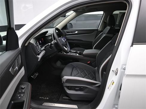 New 2026 Volkswagen Atlas Peak Edition image 9