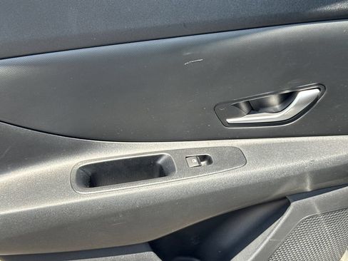 Certified 2025 Hyundai Elantra Hybrid FWD image 18