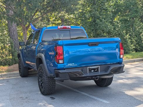 Used 2023 Chevrolet Colorado Trail Boss w/ Advanced Trailering Package AWD/4WD image 5