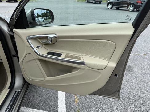 Used 2014 Volvo S60 T5 image 22