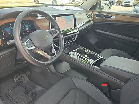 Used 2026 Volkswagen Atlas SE FWD image 16