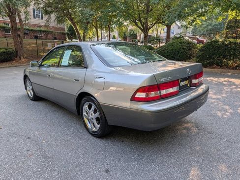 Used 2000 Lexus ES 330 FWD image 3