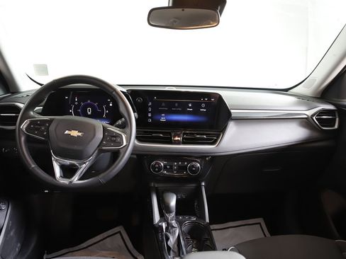 Used 2024 Chevrolet TrailBlazer LT w/ Convenience Package AWD/4WD image 11