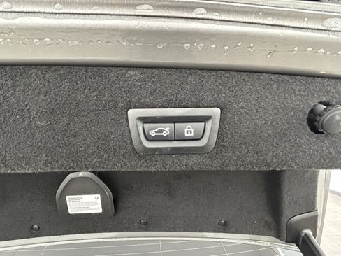 Used 2022 BMW 750i xDrive w/ Executive Package image 38