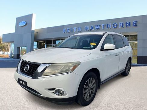 Used 2015 Nissan Pathfinder SV FWD image 3