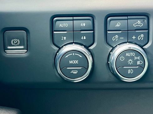 Used 2023 GMC Sierra 1500 AT4 w/ AT4 Premium Package image 32