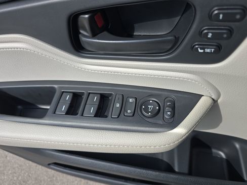 Certified 2026 Honda Odyssey EX-L image 40