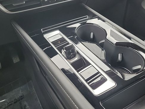 Used 2024 Volkswagen Atlas SE image 28