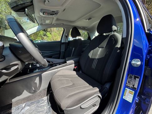 Used 2025 Hyundai Elantra SEL image 38