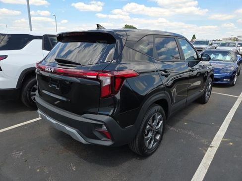 Used 2026 Kia Seltos LX FWD image 3