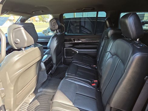 Used 2022 Jeep Wagoneer Series II image 8