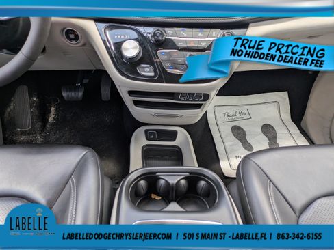 Used 2023 Chrysler Pacifica Touring-L FWD image 15