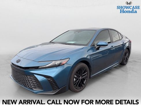 Used 2025 Toyota Camry SE w/ Multimedia Upgrade Package FWD image 2