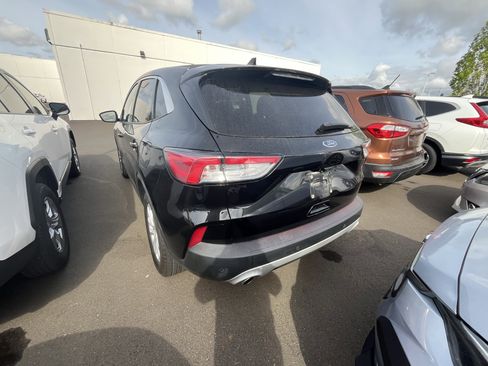 Used 2020 Ford Escape SE image 3