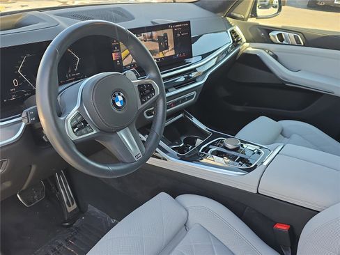 Used 2024 BMW X7 xDrive40i w/ M Sport Package image 17