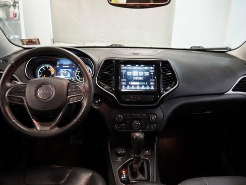 Used 2019 Jeep Cherokee Limited image 10